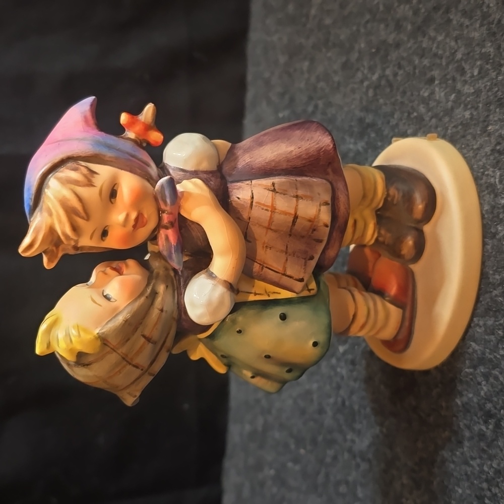 Vintage 1948 Hummel Telling Her Secretwhispering girls figurine #196